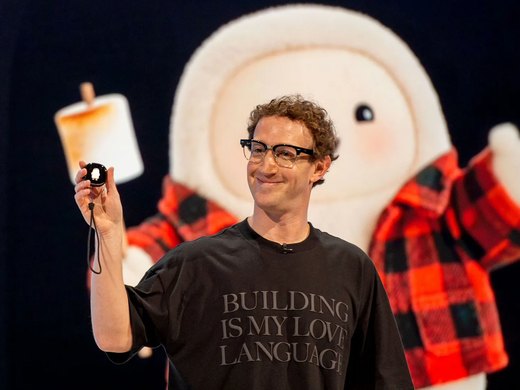 Mark Zuckerberg presenting Meta's assistant hardware